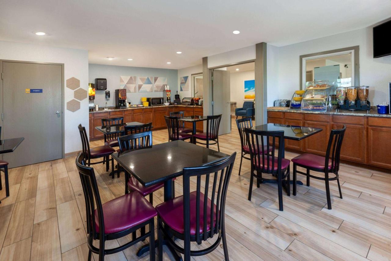 Days Inn By Wyndham Racine/Sturtevant Экстерьер фото