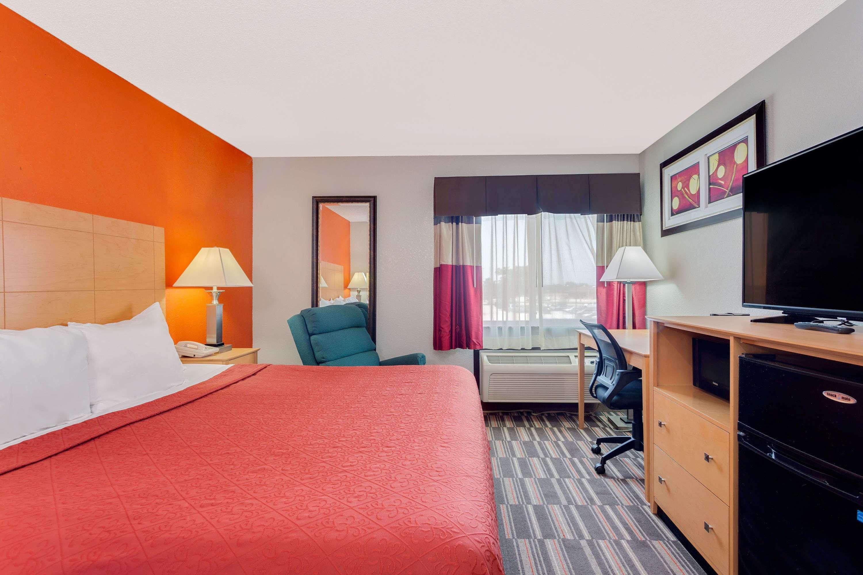 Days Inn By Wyndham Racine/Sturtevant Экстерьер фото