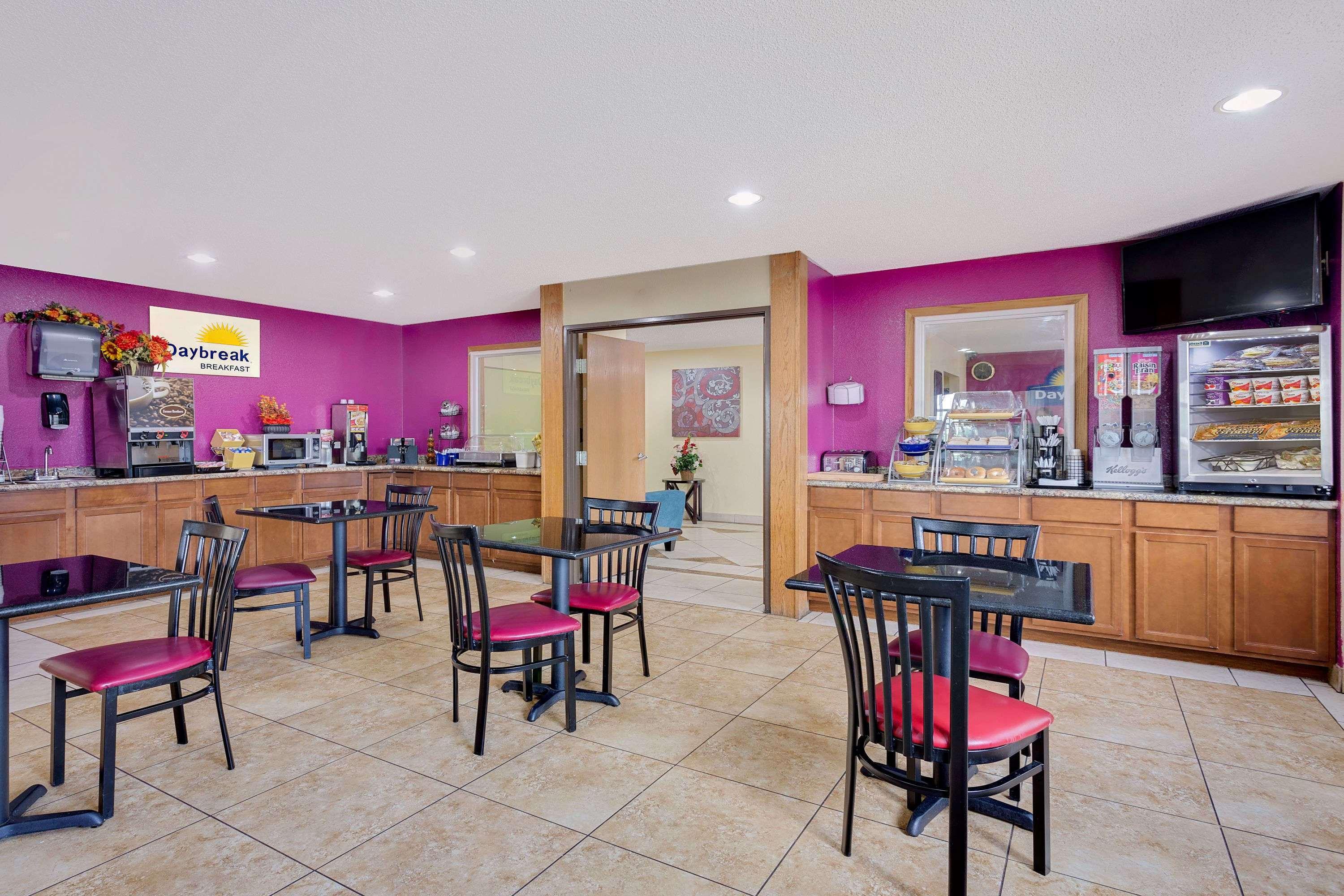Days Inn By Wyndham Racine/Sturtevant Экстерьер фото