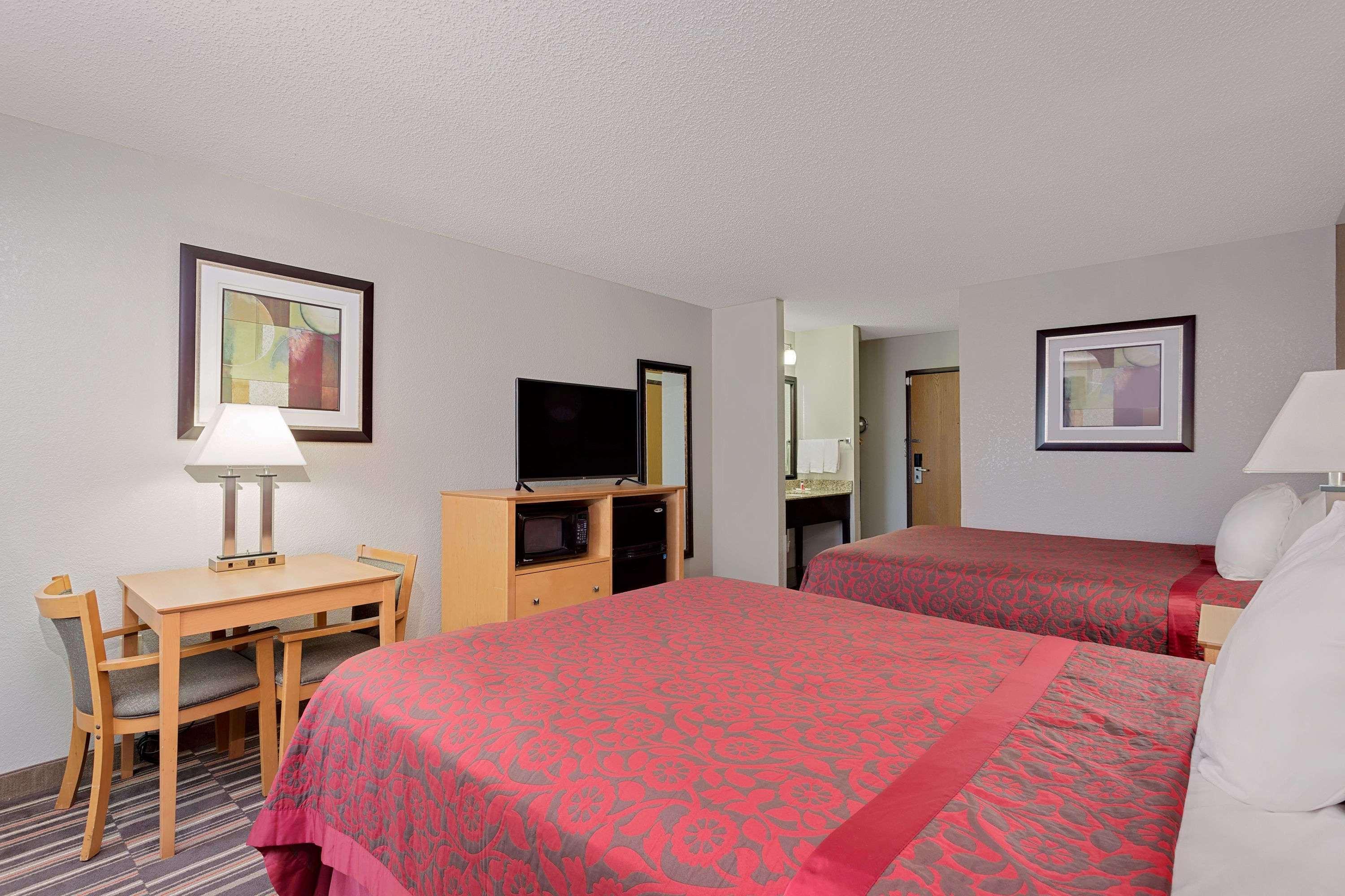 Days Inn By Wyndham Racine/Sturtevant Экстерьер фото